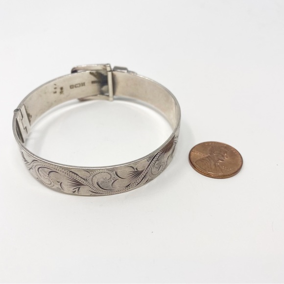 687 Vintage English Belt-style Engraved Bangle Bracelet - Picture 6 of 12